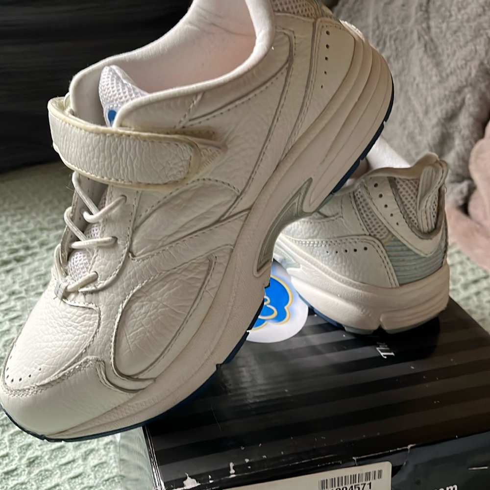 Terapeutic, Dr Comfort women’s tennis shoes